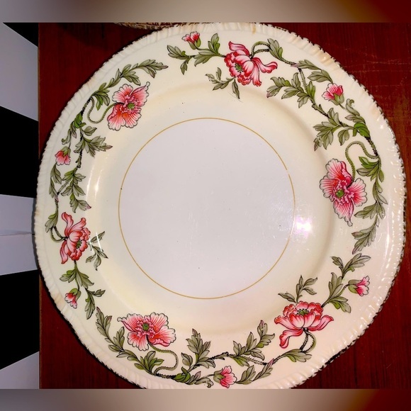 Set of 6 Vintage Plates Floral w/Gold Rim Cottage Shabby Chic Farmhouse Grandma - Picture 1 of 12